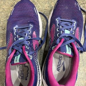 Brooks Ladies 8.5